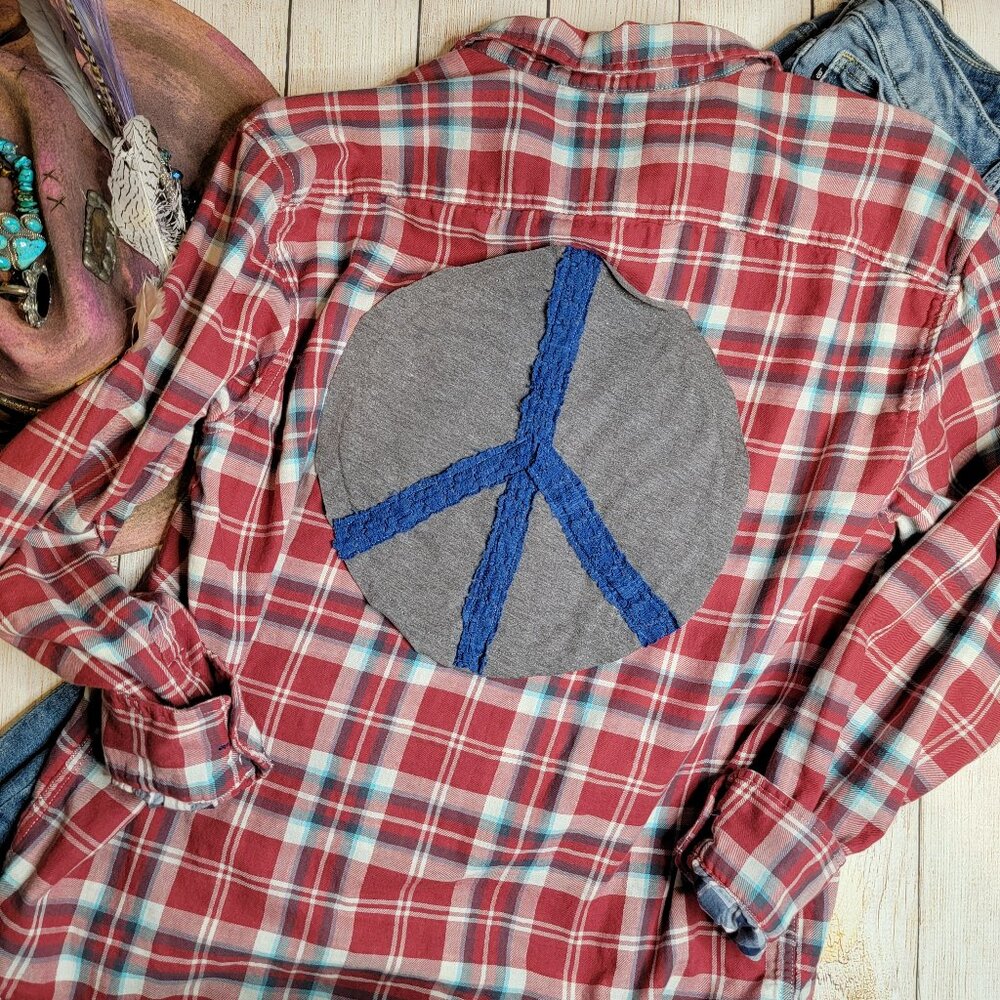 Upcycled Peace Out Plaid Boho Shirt, size men's large (w XXL), Untuck it brand